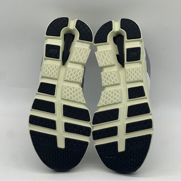 On Cloud Sneakers. Size 6.5 - Picture 8 of 10